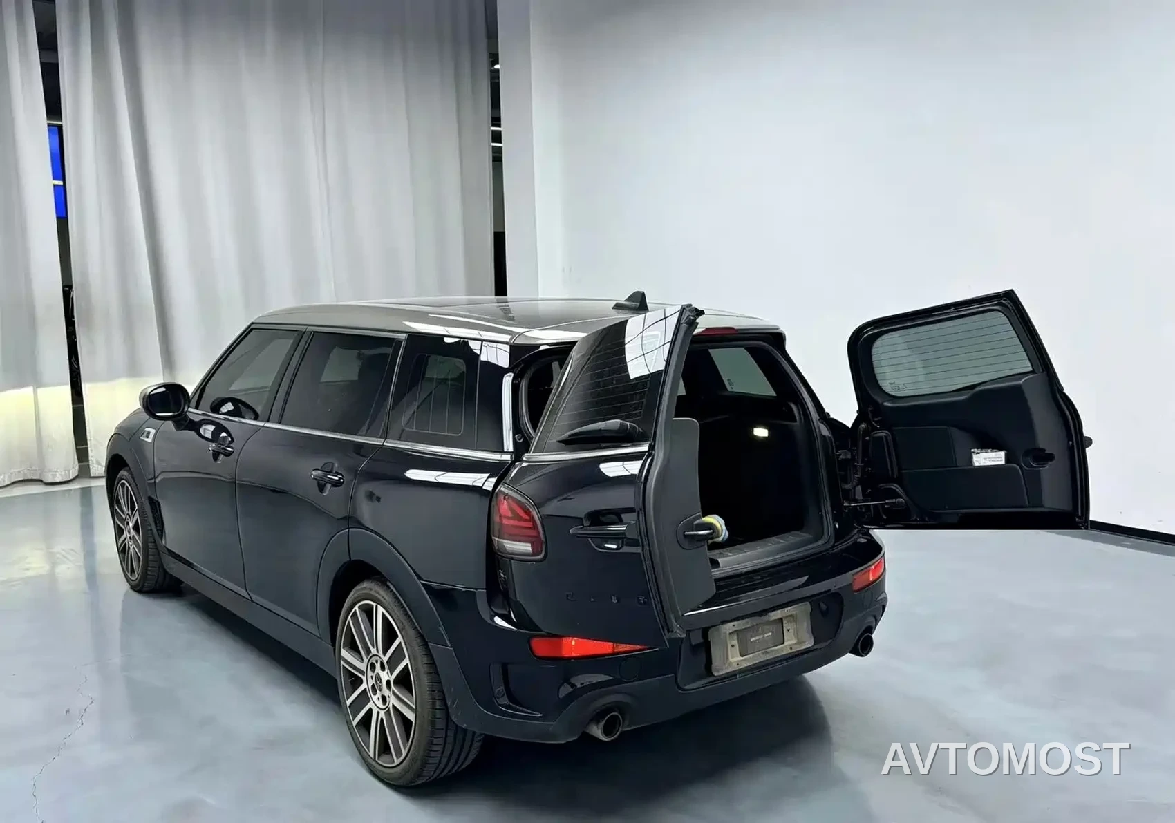 MINI CLUBMAN 2023 2.0T COOPER S Connoisseur — фото 9