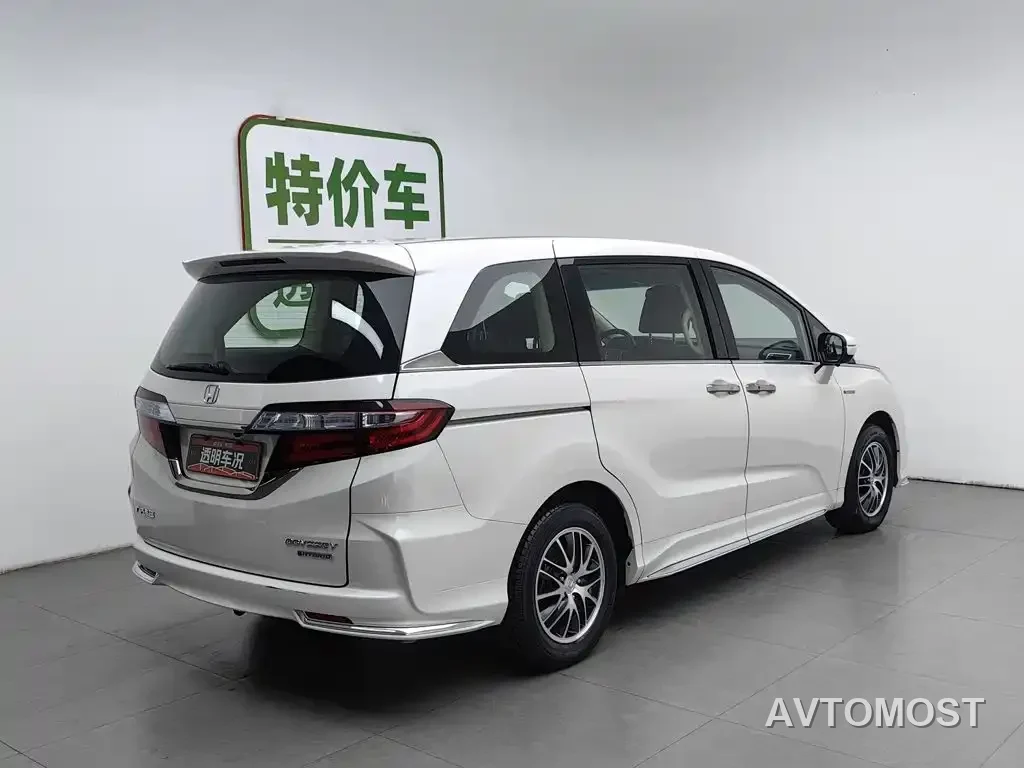 Honda Odyssey 2021 2.0L Sharp Comfort Edition — фото 2