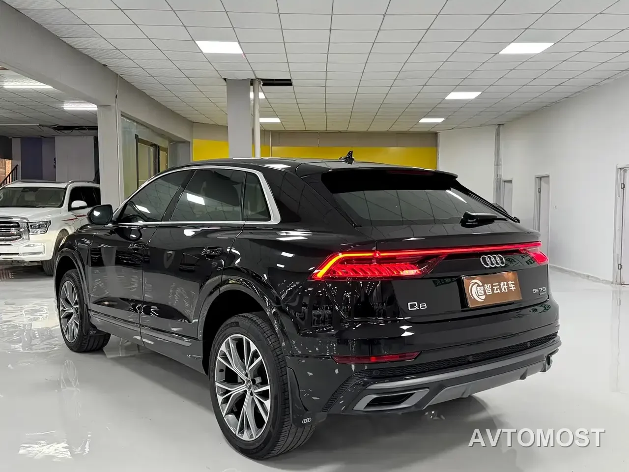 Audi Q8 2022 55 TFSI Luxury Dynamic — фото 5