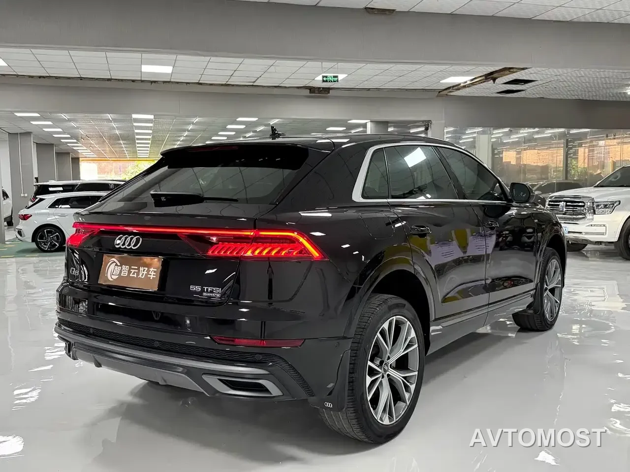 Audi Q8 2022 55 TFSI Luxury Dynamic — фото 7