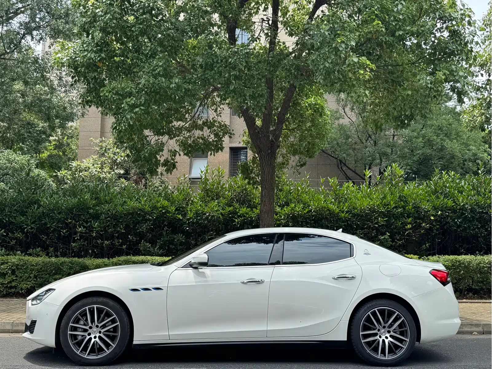 Maserati Ghibli 2021 2.0T Edge Edition — фото 3