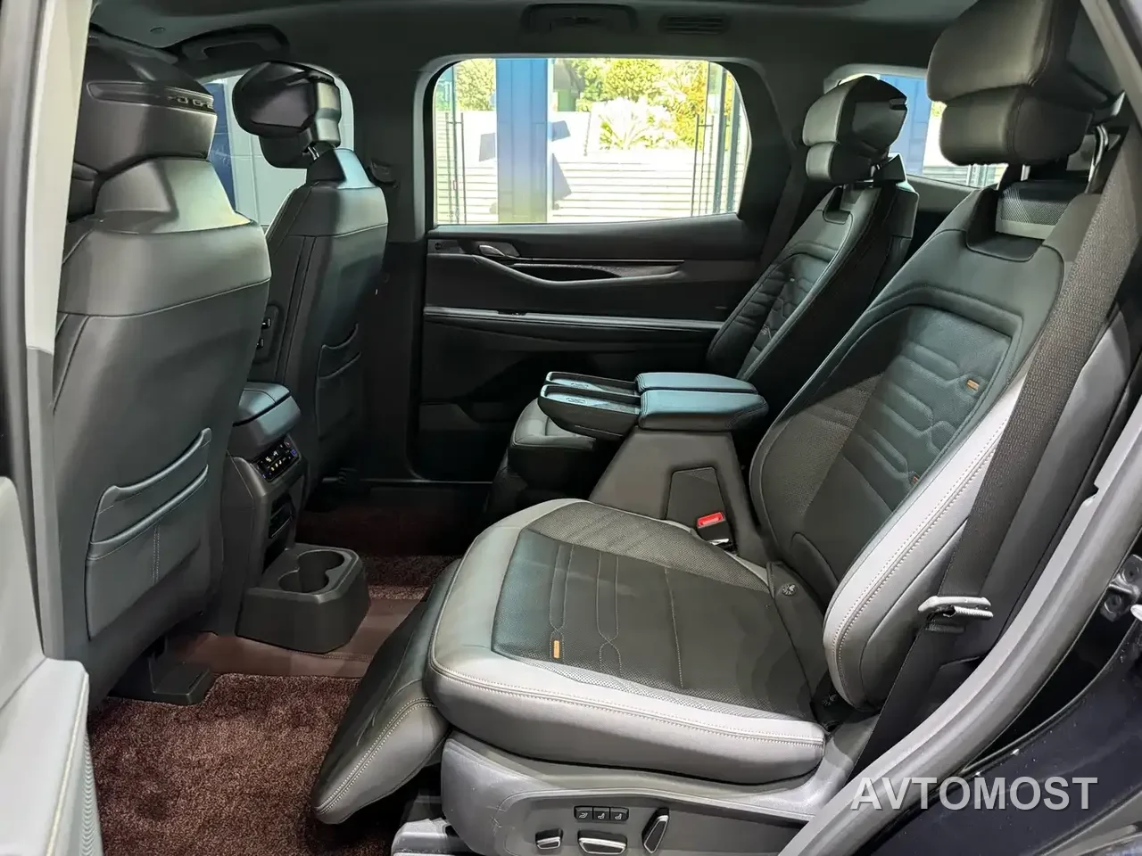 Ford Edge 2023 Edge L 2.0T EcoBoost E Hybrid AWD 7-Seater Premium — фото 6