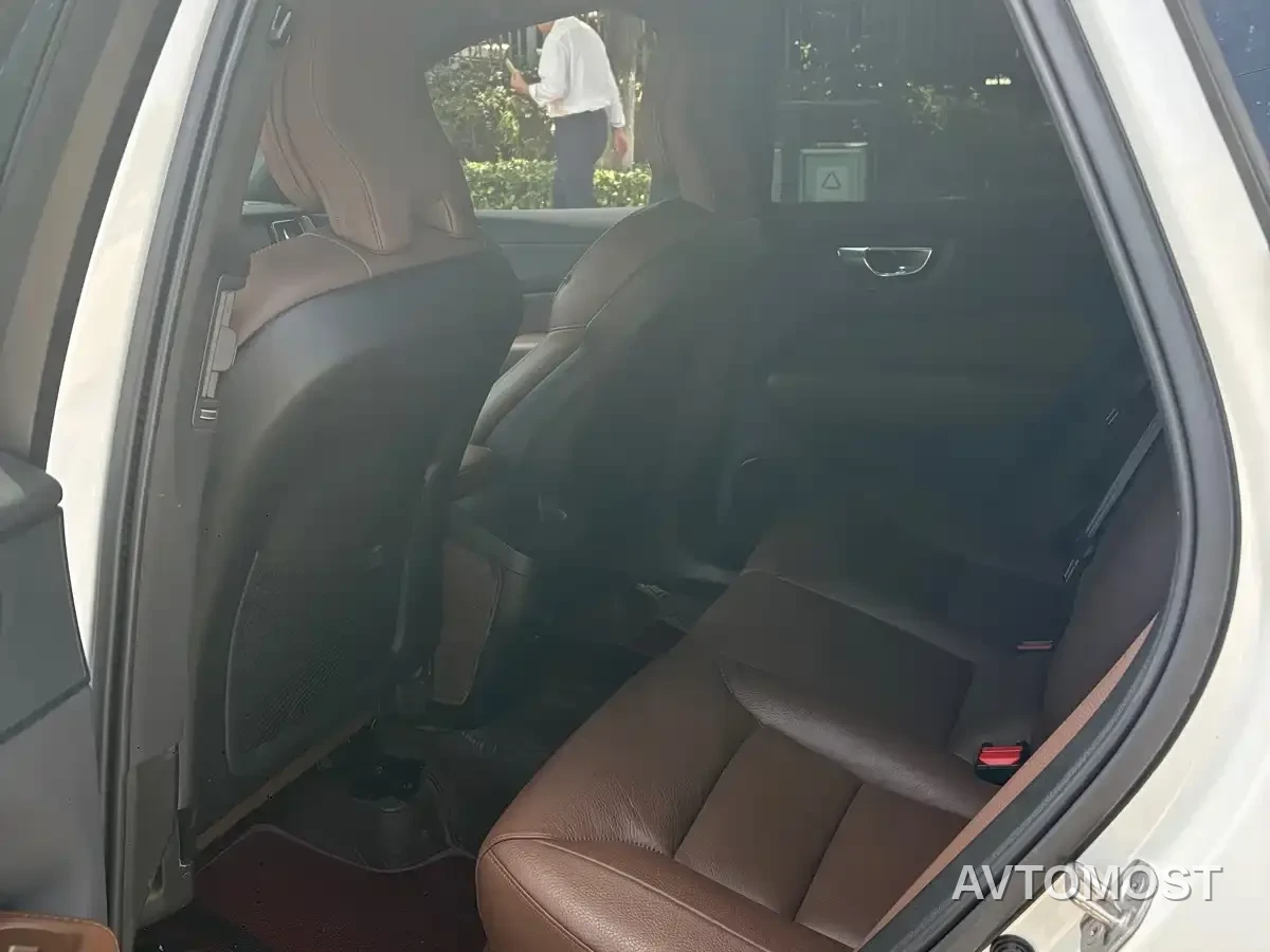 Volvo XC60 2024 B5 AWD Zhiyi Luxury Edition — фото 5