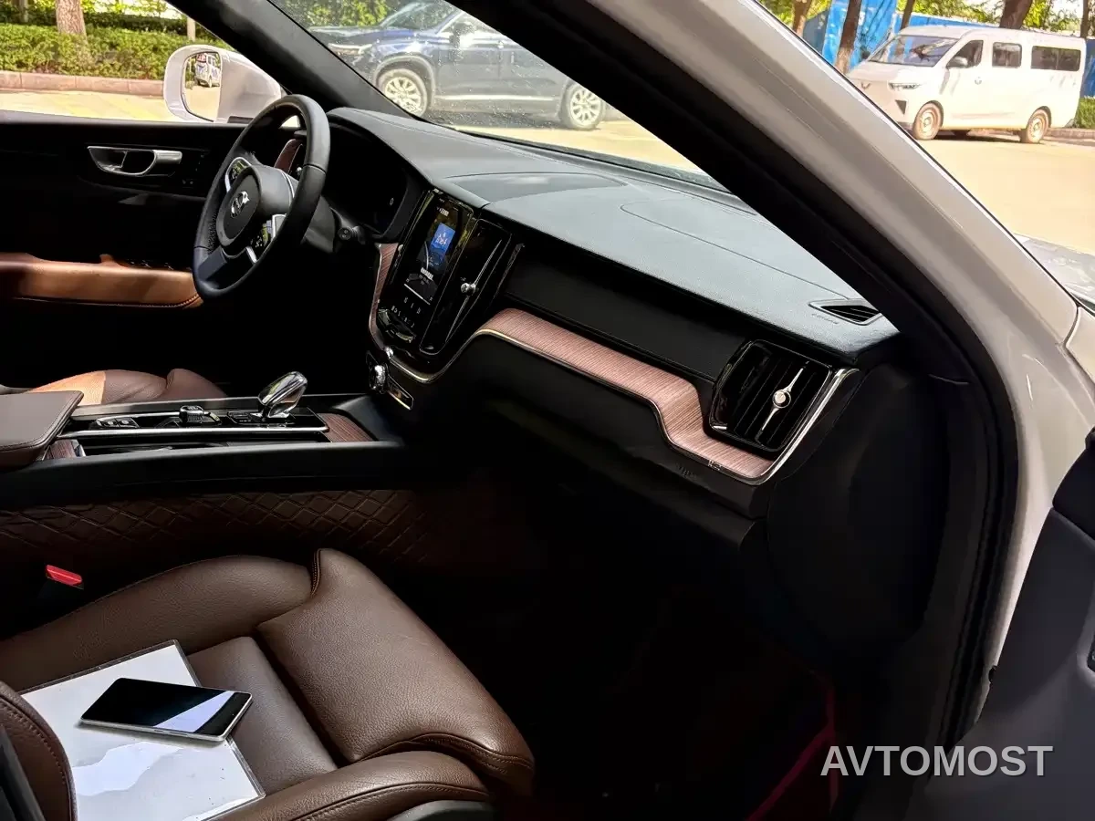 Volvo XC60 2024 B5 AWD Zhiyi Luxury Edition — фото 7