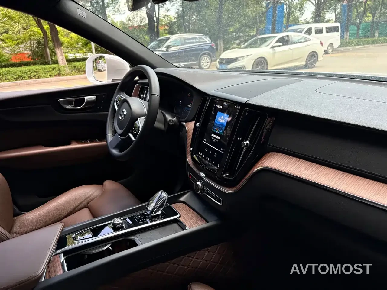 Volvo XC60 2024 B5 AWD Zhiyi Luxury Edition — фото 8