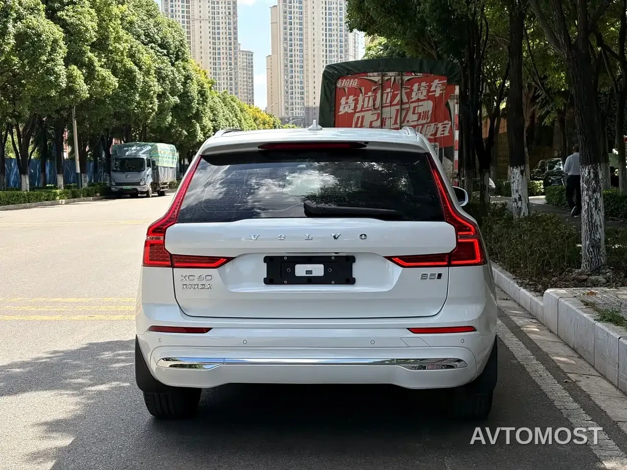 Volvo XC60 2024 B5 AWD Zhiyi Luxury Edition — фото 9