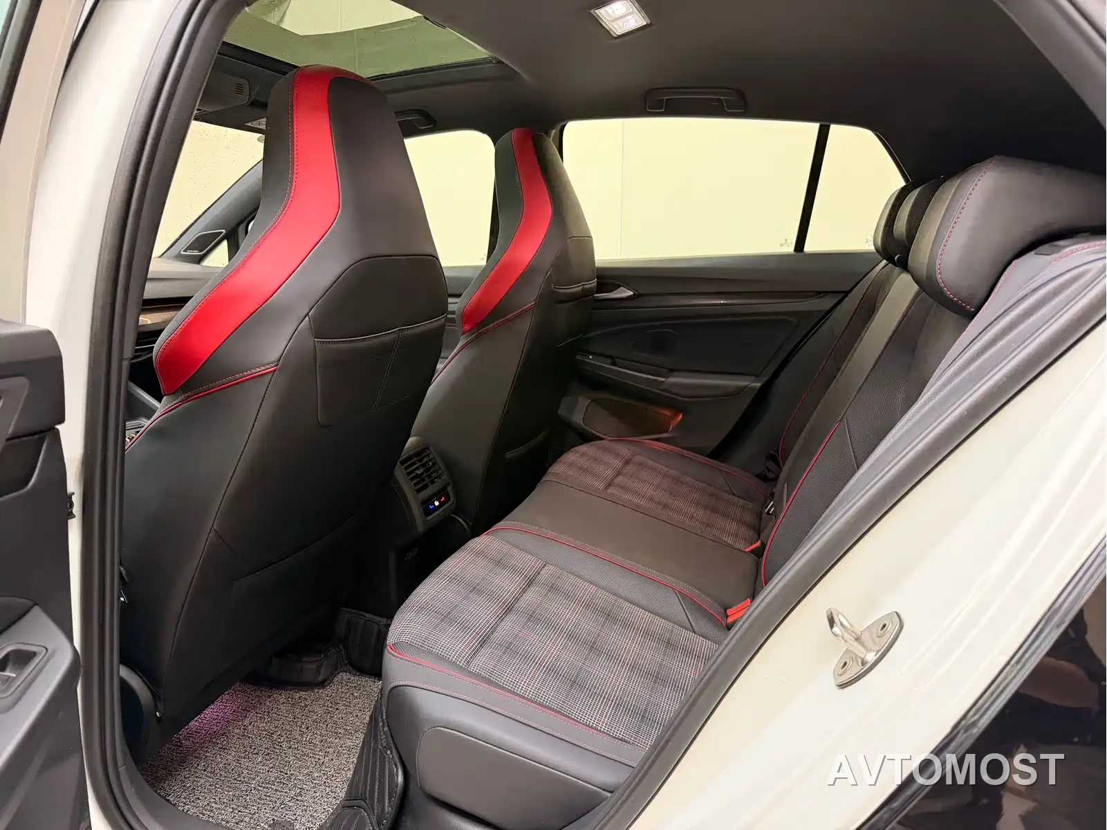 Volkswagen Golf GTI 2021 380TSI DSG GTI — фото 8
