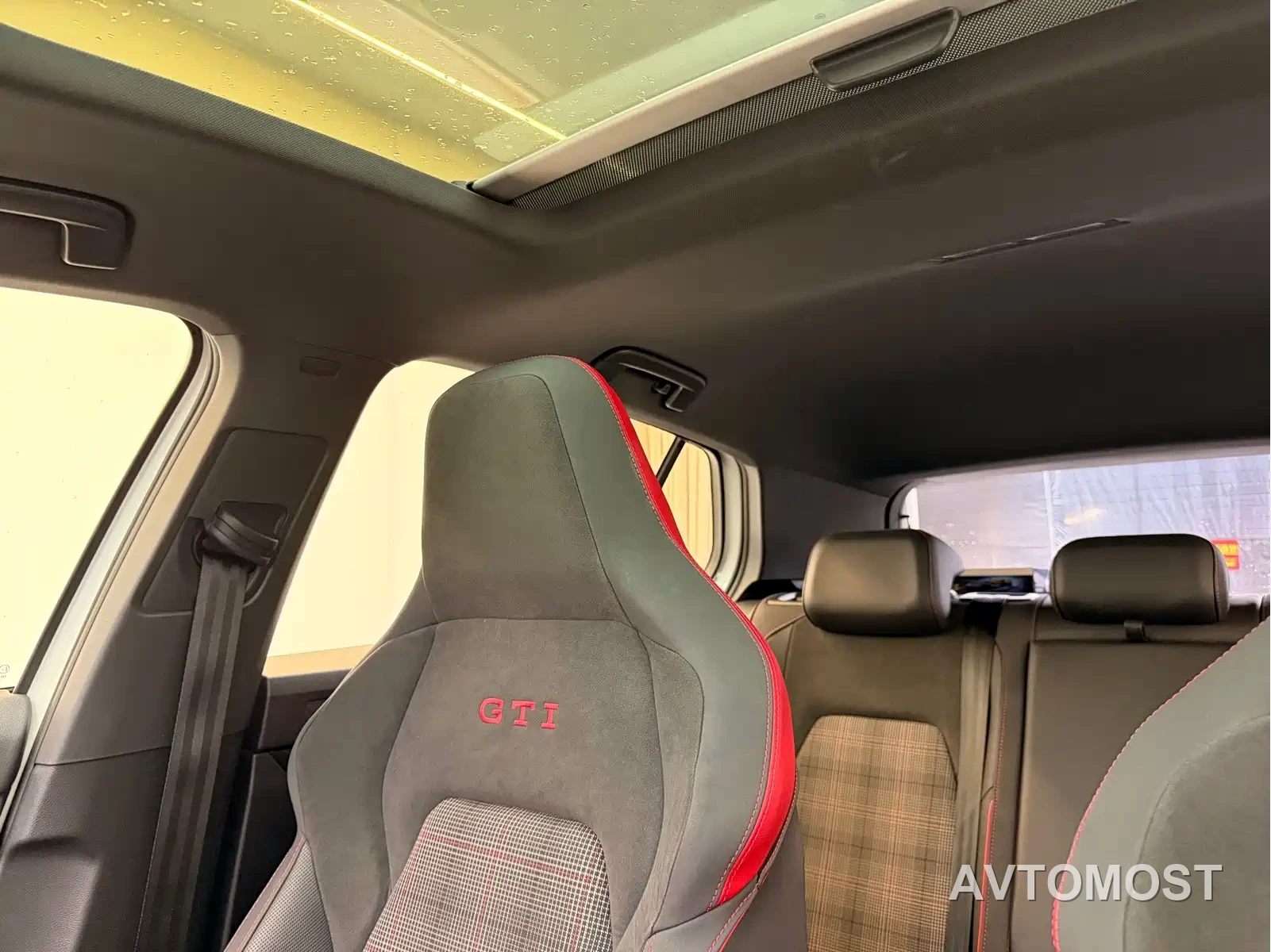 Volkswagen Golf GTI 2021 380TSI DSG GTI — фото 23
