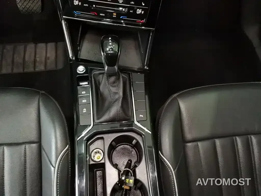 Volkswagen Passat 2022 330TSI Elite Edition — фото 12