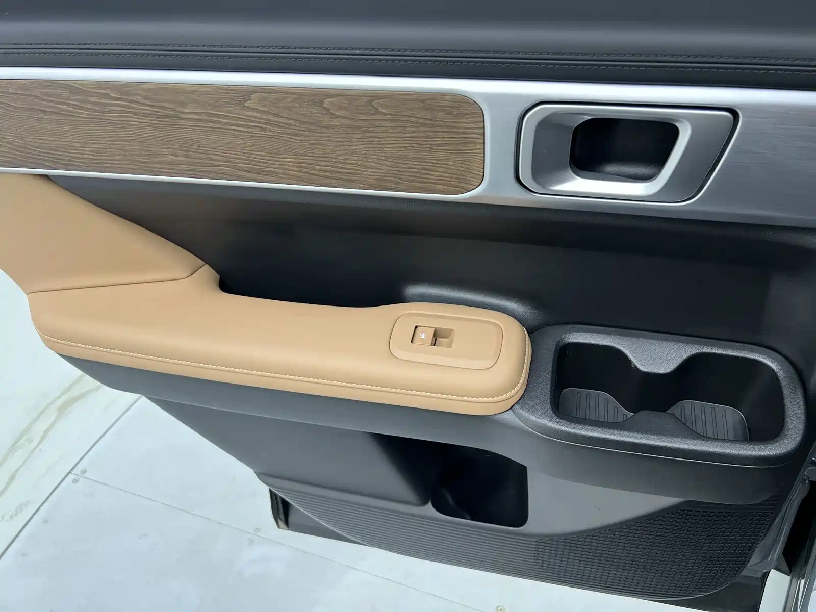 Hyundai Santa Fe 2024 2.0T Explorer Pro — фото 28