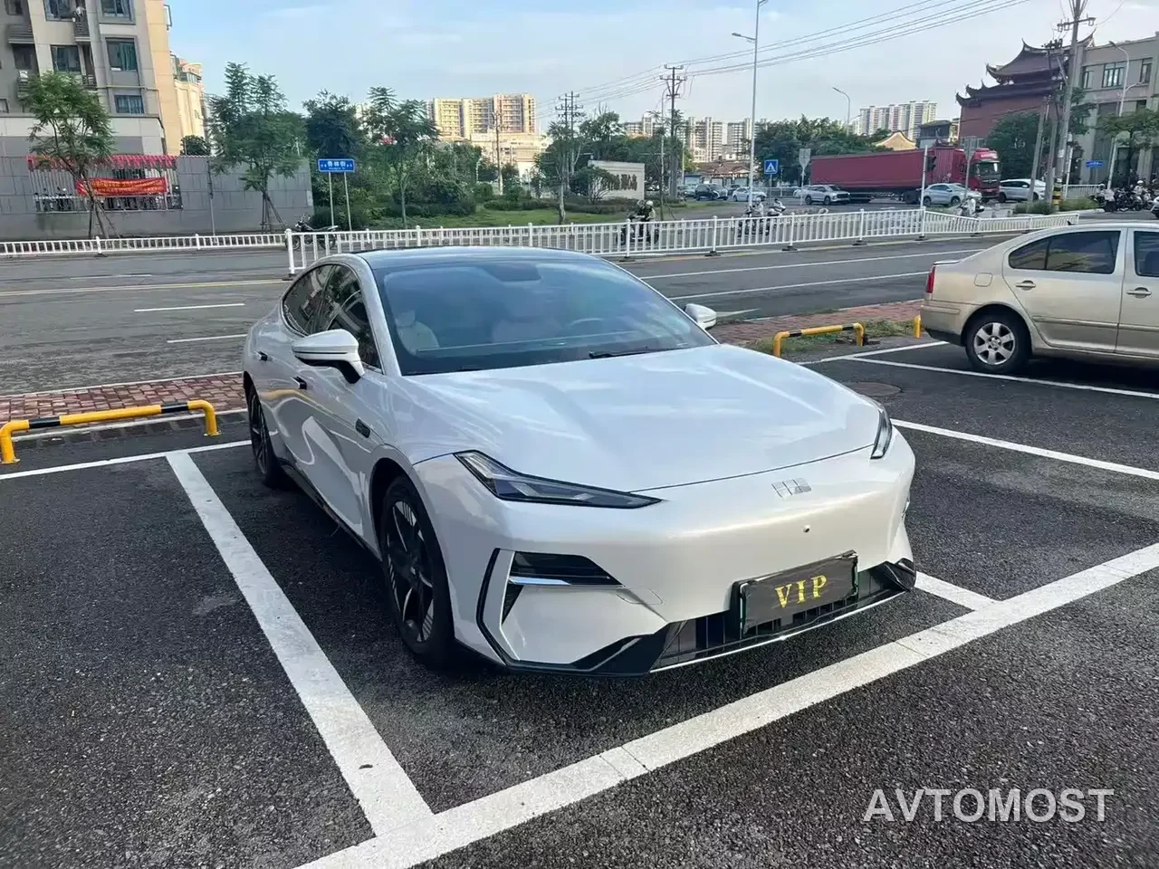 Geely Galaxy E8 2024 Model 550km RWD Soaring Dragon Edition — фото 4