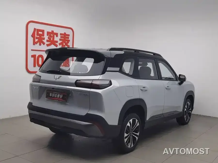 Wuling Motors Starlight 560 NEV 2025 Model Plug-in Hybrid Version 5-seater