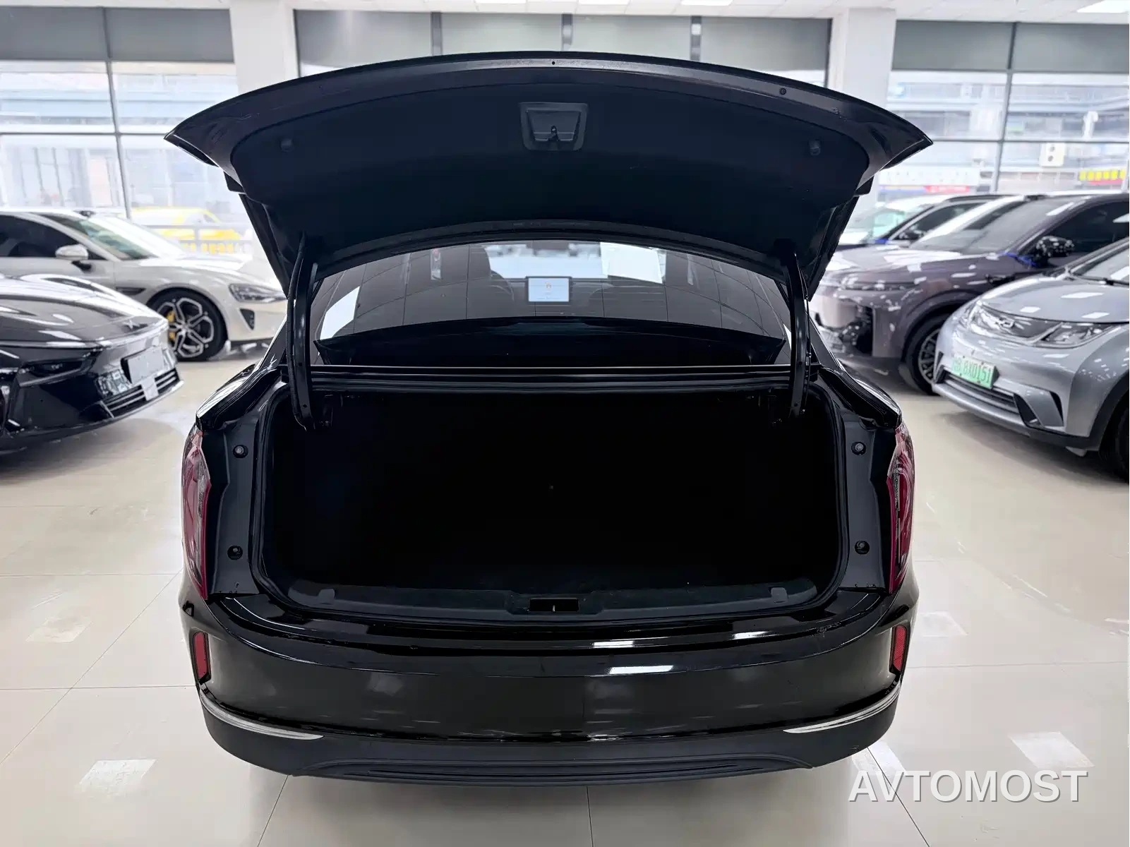 Hongqi E-QM5 2021 Charging Flag Joy Edition — фото 6