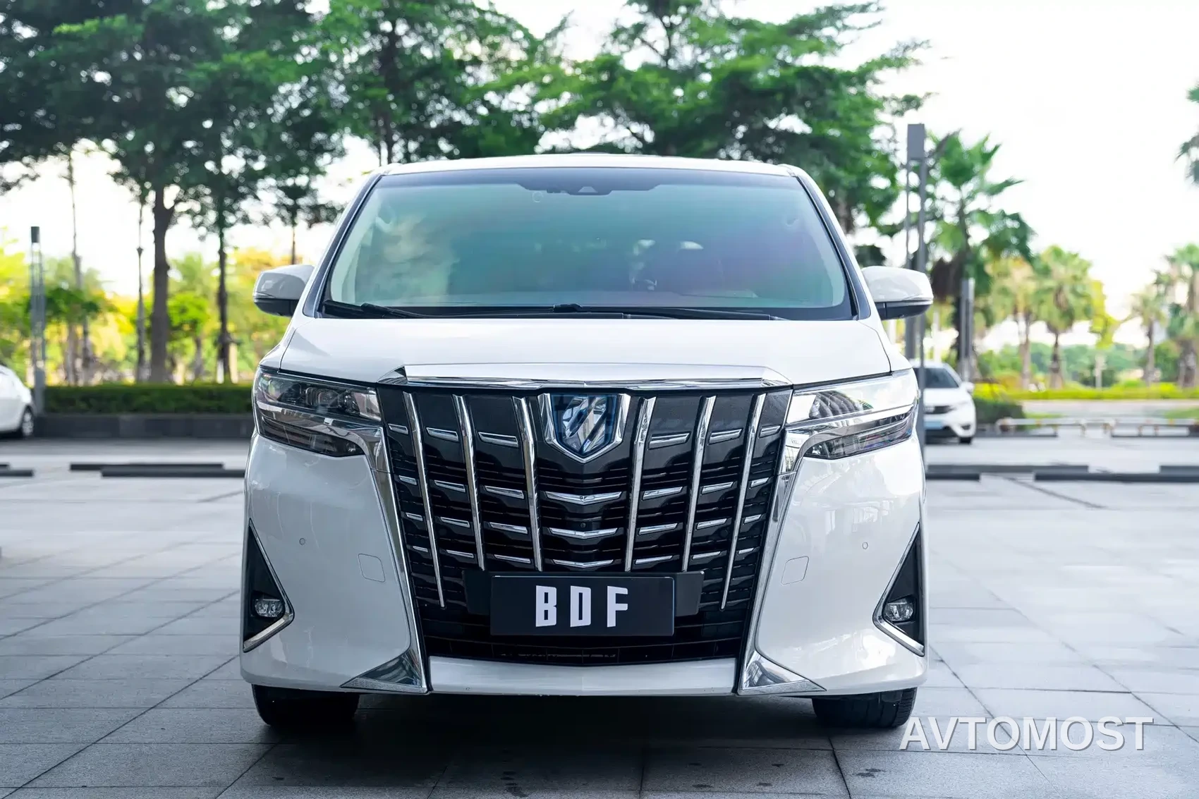 Toyota Alphard 2021 Hybrid 2.5L Luxury — фото 2