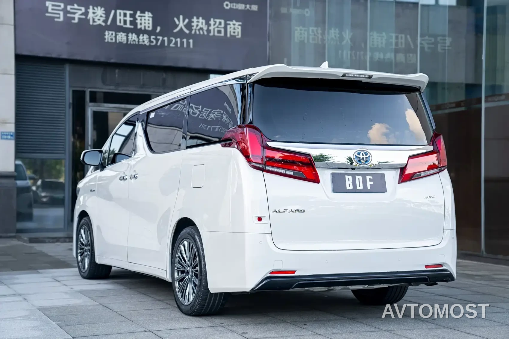 Toyota Alphard 2021 Hybrid 2.5L Luxury — фото 6