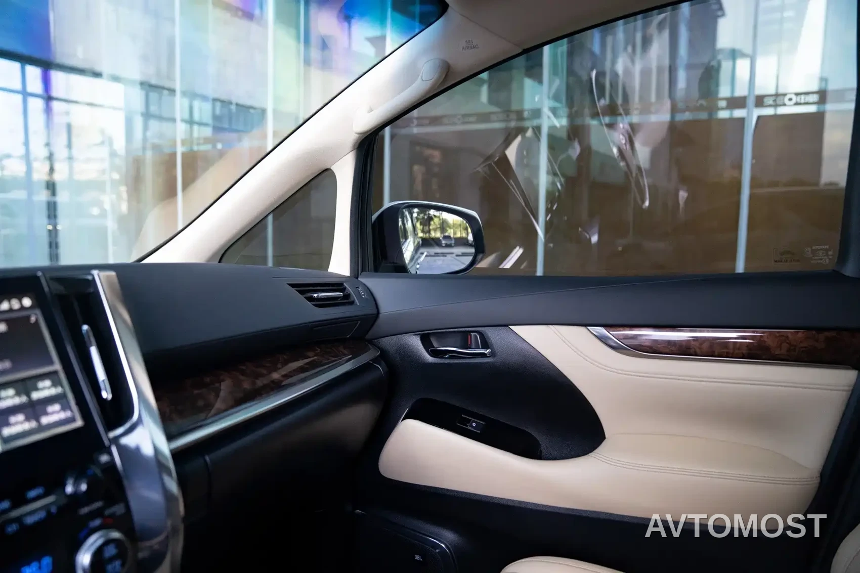 Toyota Alphard 2021 Hybrid 2.5L Luxury — фото 10