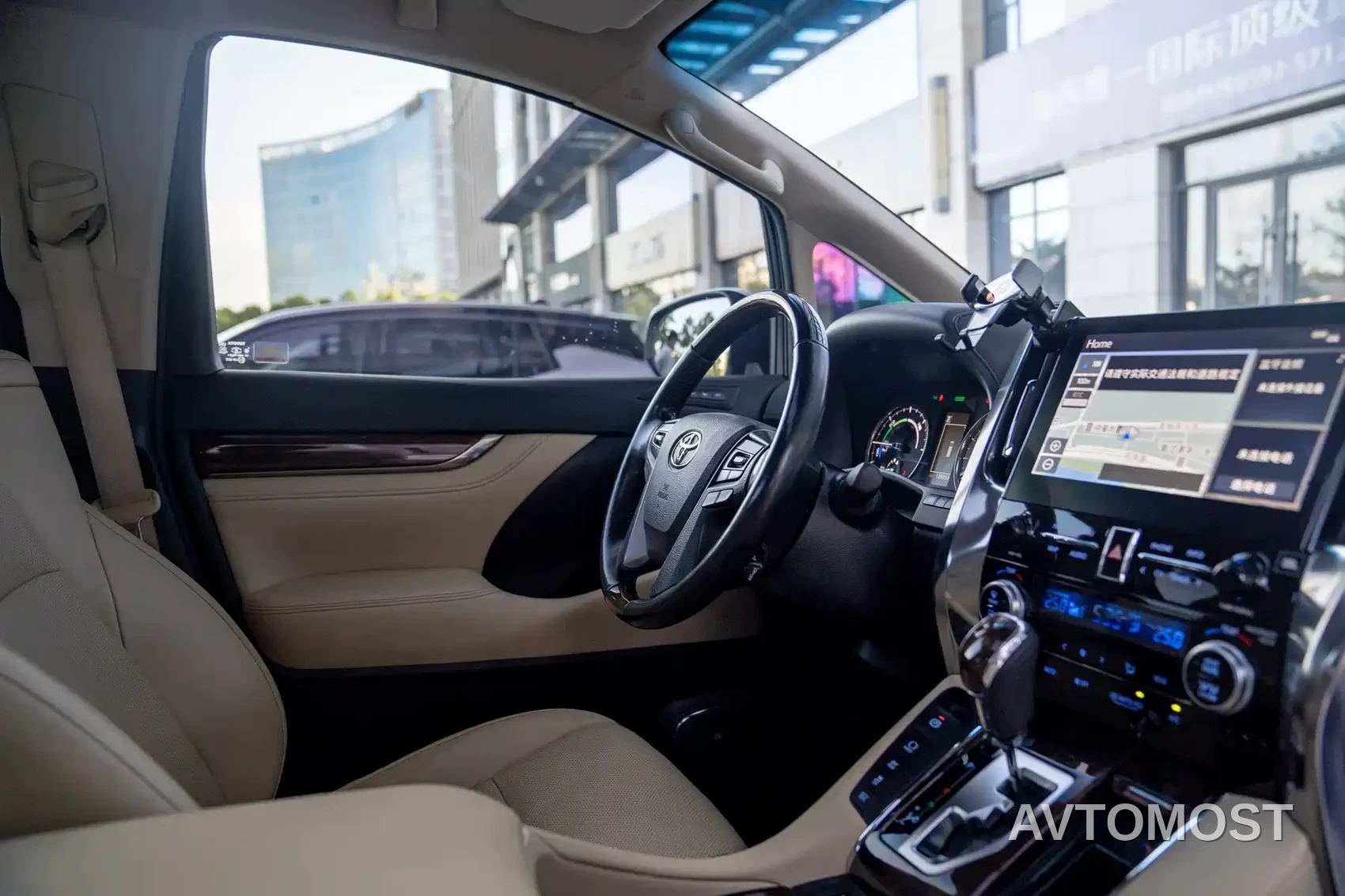 Toyota Alphard 2021 Hybrid 2.5L Luxury — фото 18