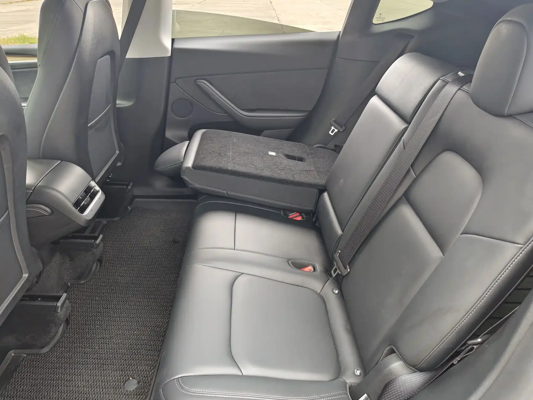 Tesla Model Y 2021 Standard Range Rear-Wheel Drive — фото 17