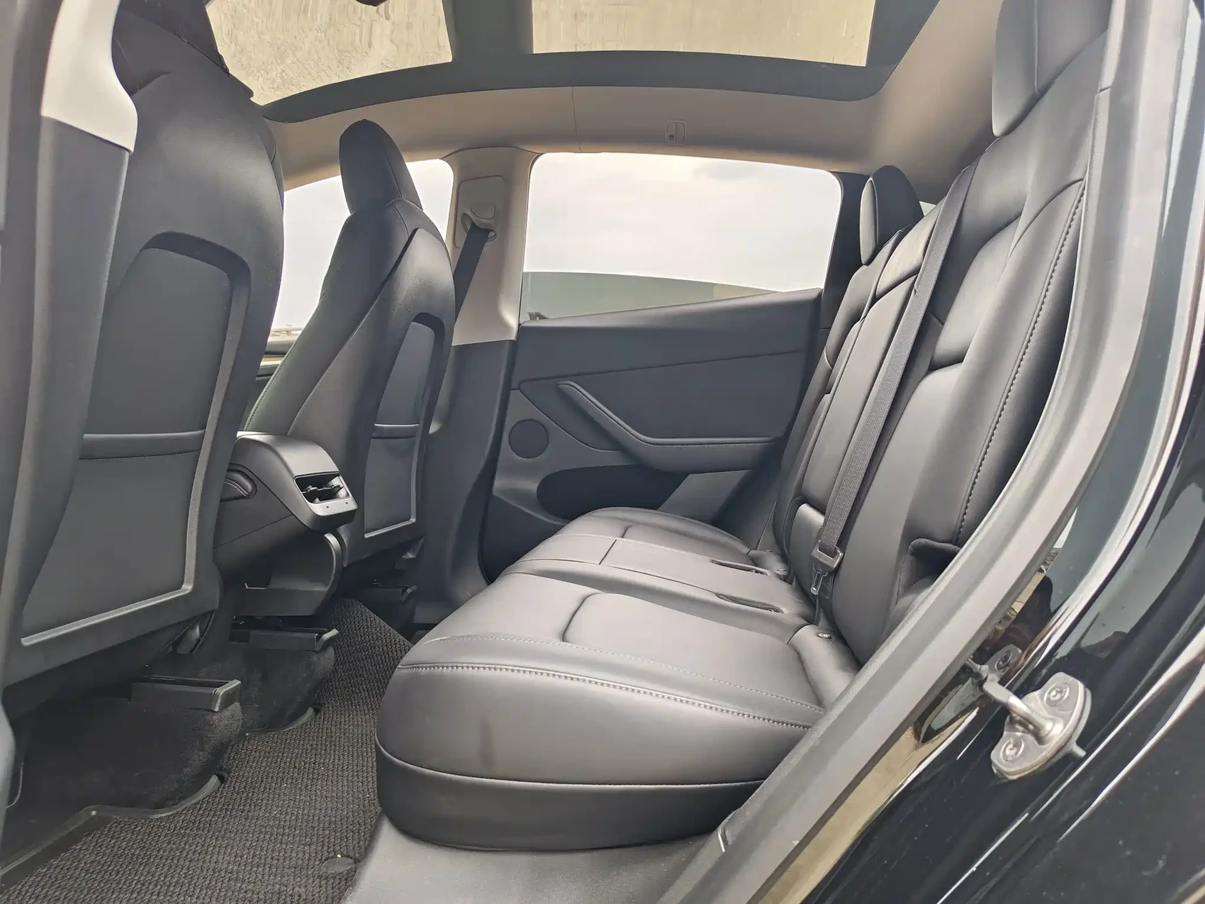Tesla Model Y 2021 Standard Range Rear-Wheel Drive — фото 29