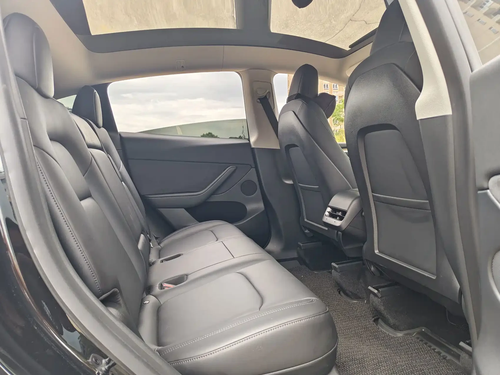 Tesla Model Y 2021 Standard Range Rear-Wheel Drive — фото 30