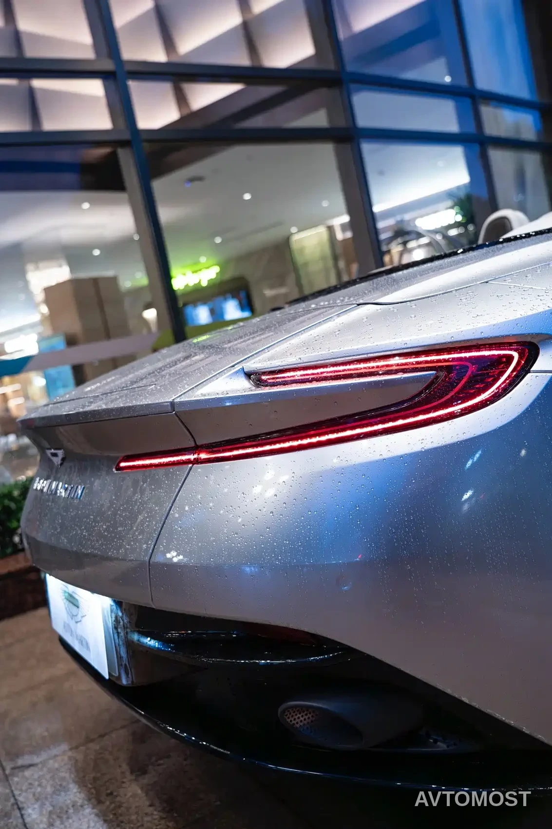 Aston Martin DB11 2023 4.0T V8 Volante — фото 14