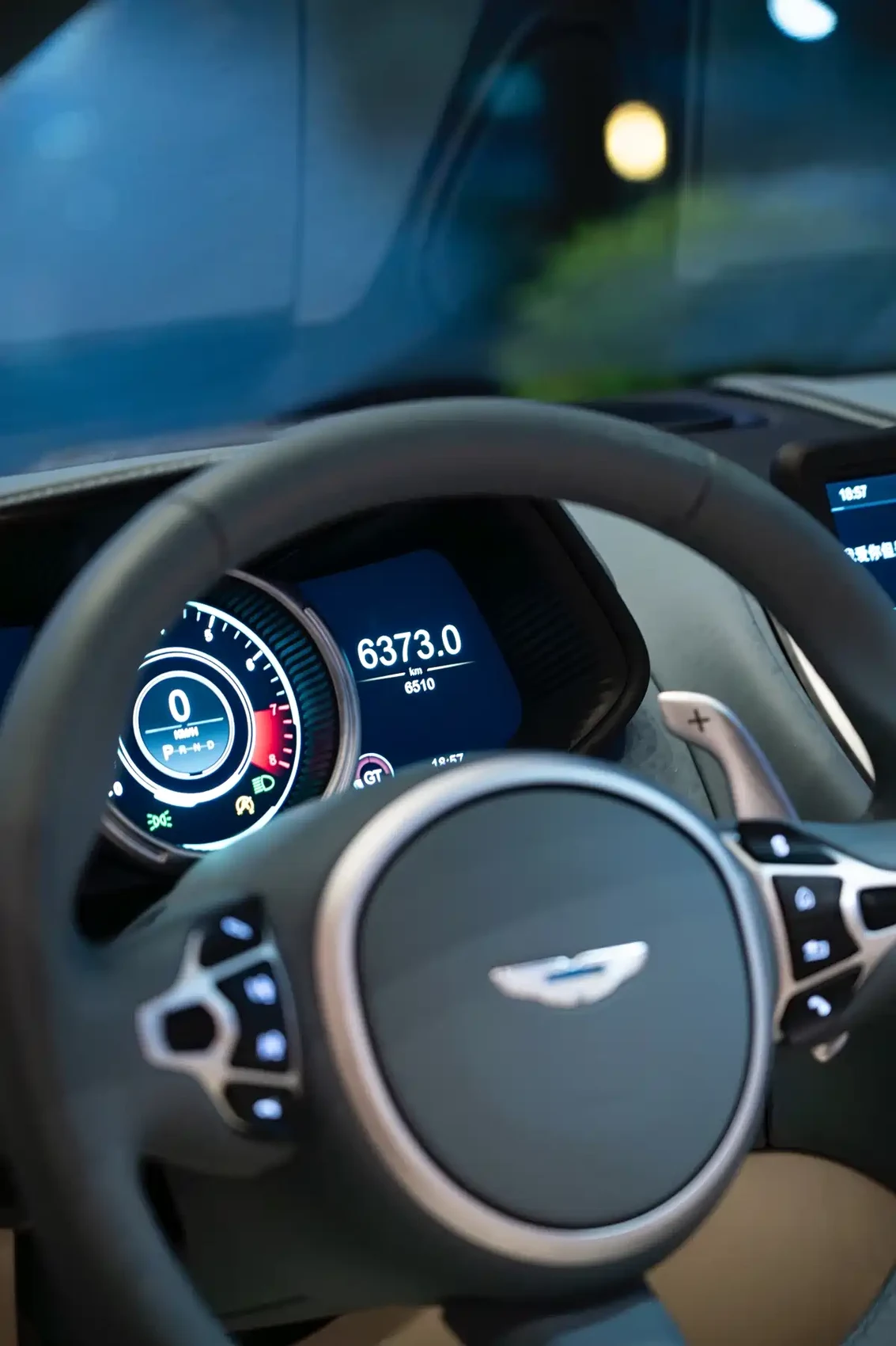 Aston Martin DB11 2023 4.0T V8 Volante — фото 22