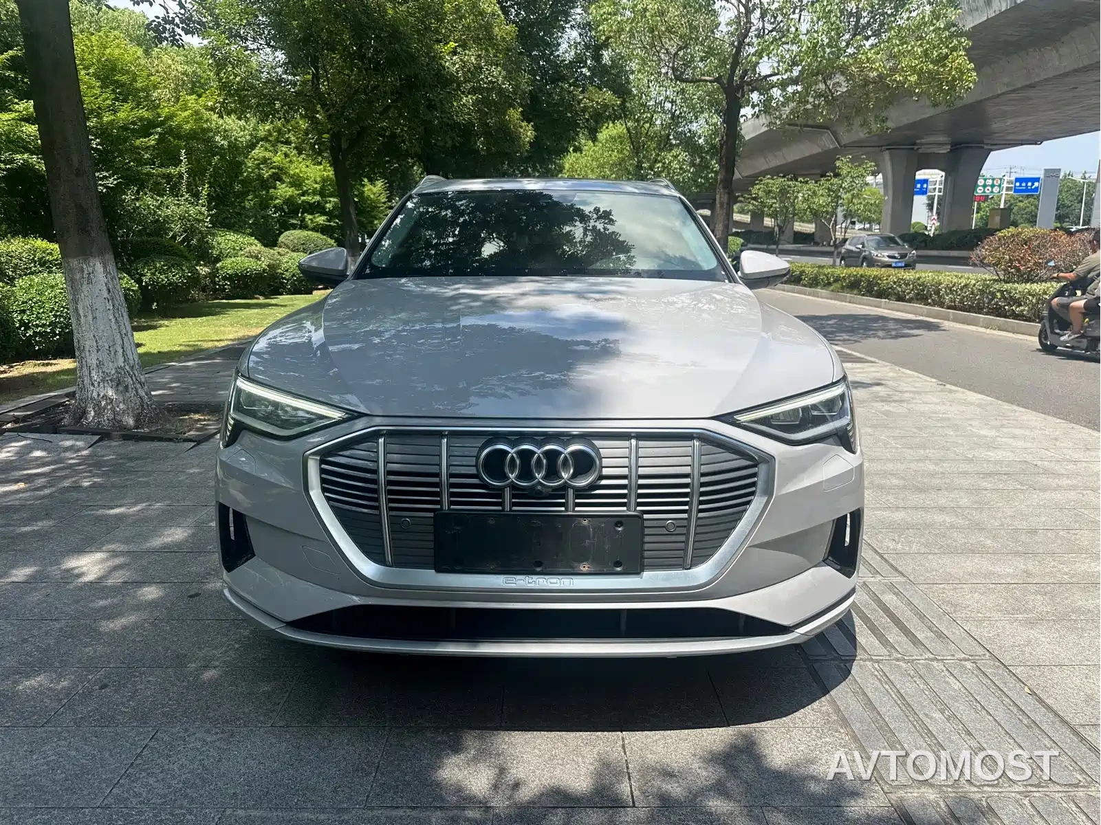 Audi e-tron (Import) 2019 55 quattro Exclusive — фото 2