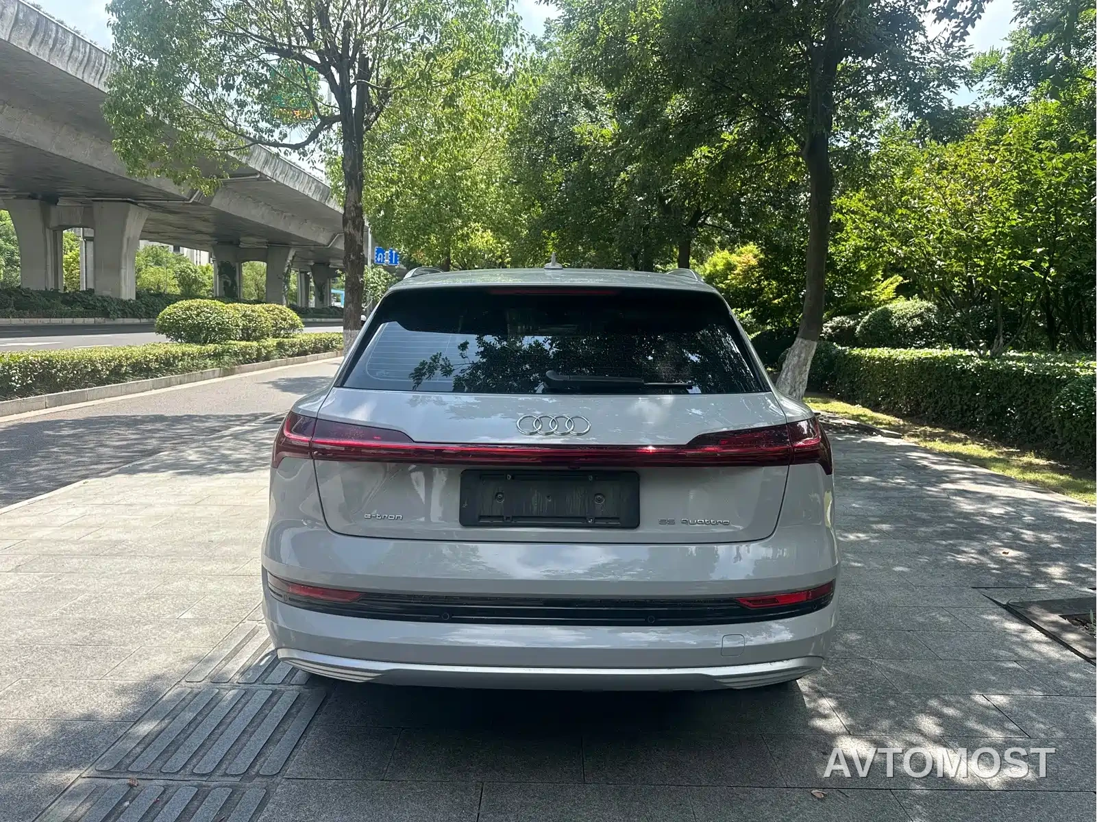 Audi e-tron (Import) 2019 55 quattro Exclusive — фото 6