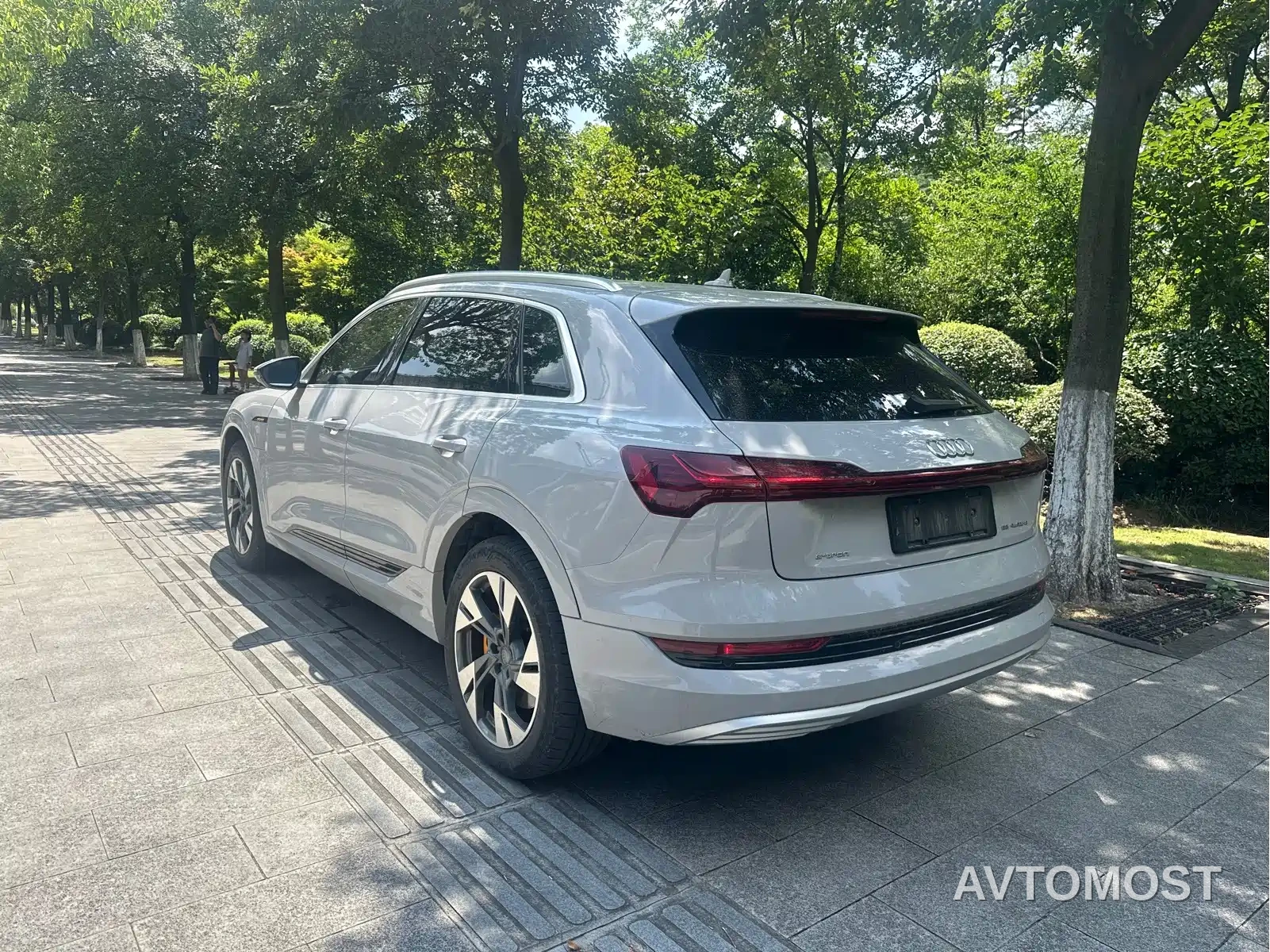 Audi e-tron (Import) 2019 55 quattro Exclusive — фото 7