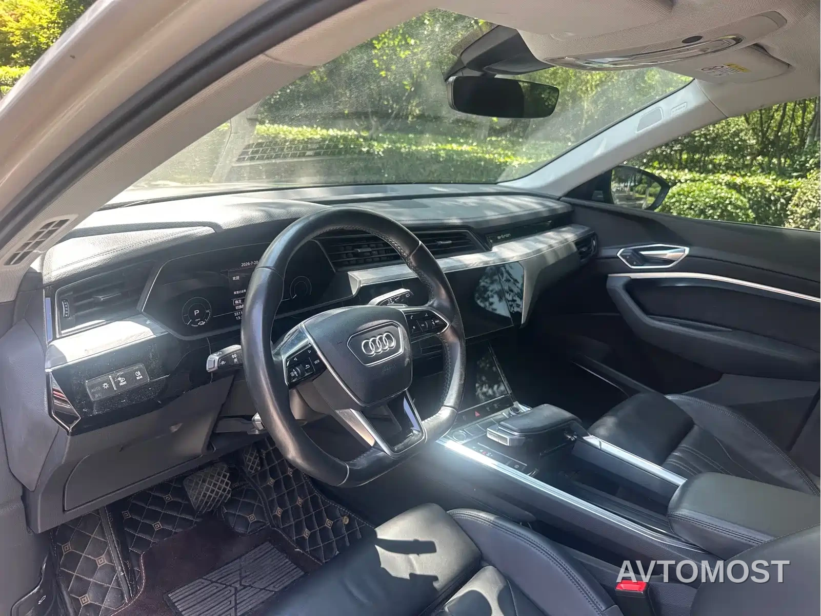 Audi e-tron (Import) 2019 55 quattro Exclusive — фото 9