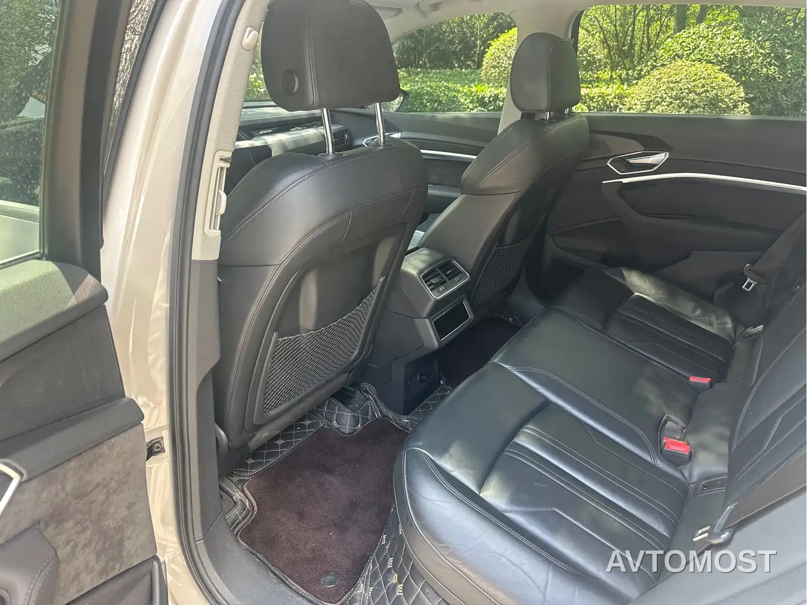Audi e-tron (Import) 2019 55 quattro Exclusive — фото 10
