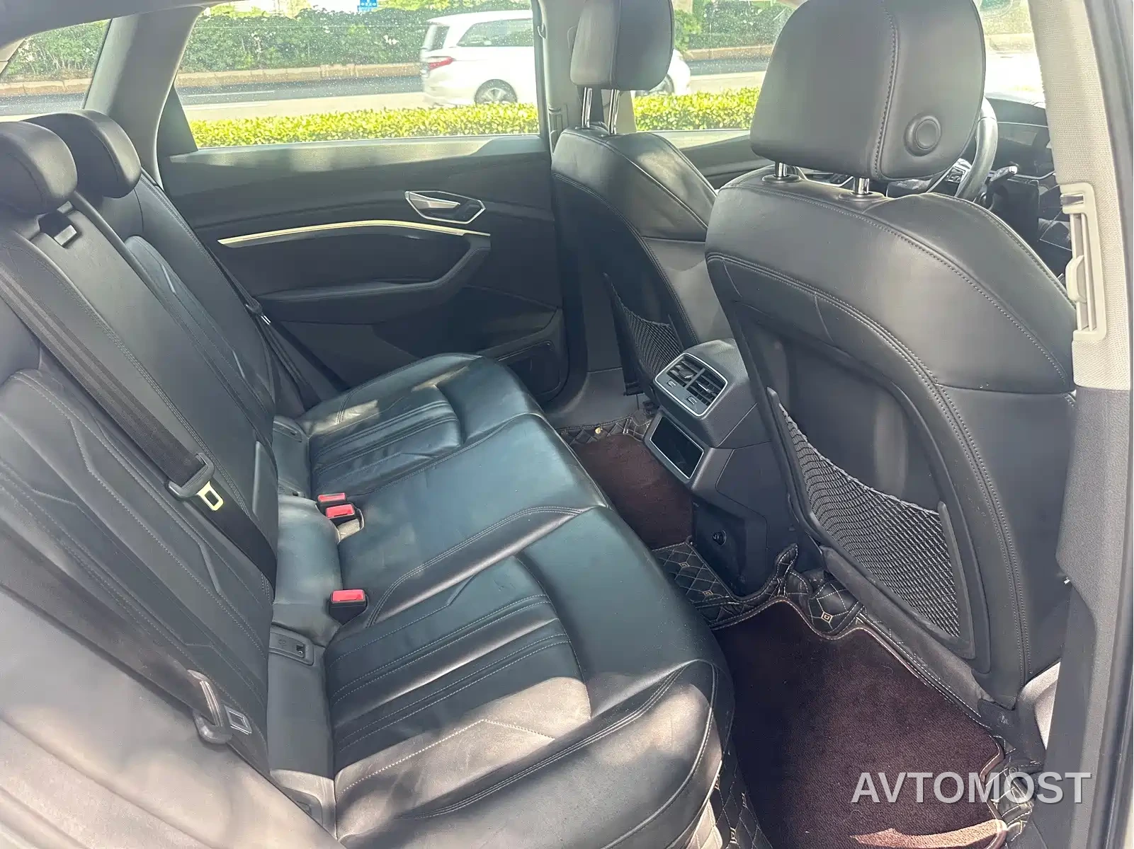 Audi e-tron (Import) 2019 55 quattro Exclusive — фото 11