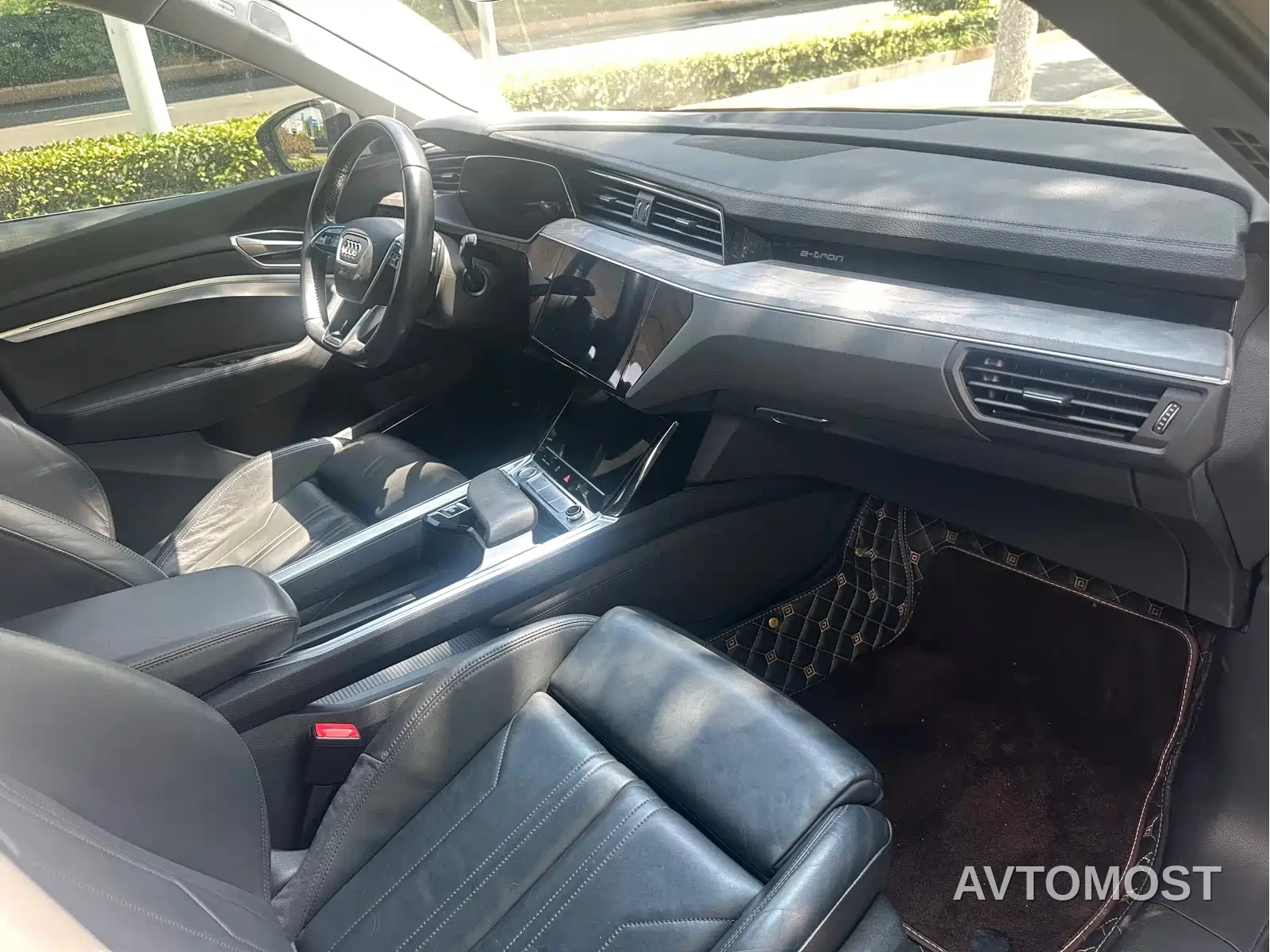 Audi e-tron (Import) 2019 55 quattro Exclusive — фото 12