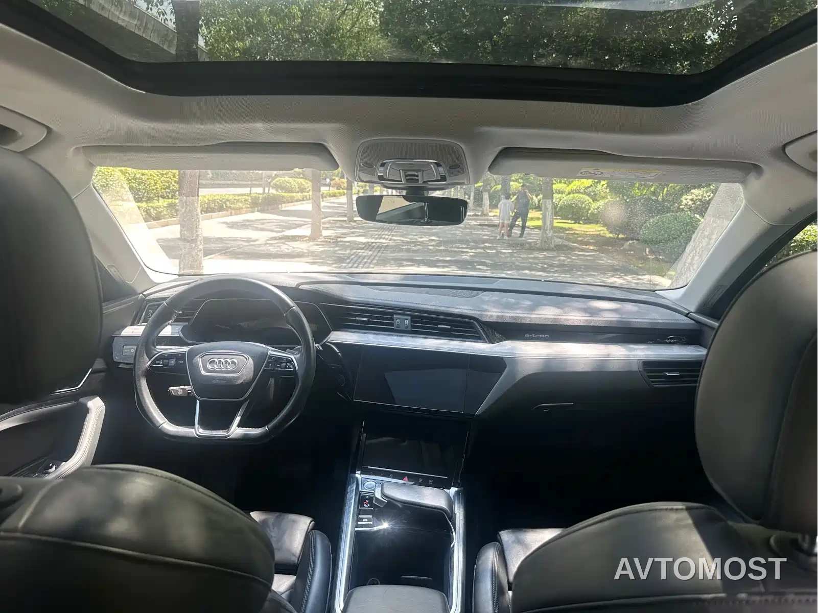 Audi e-tron (Import) 2019 55 quattro Exclusive — фото 13