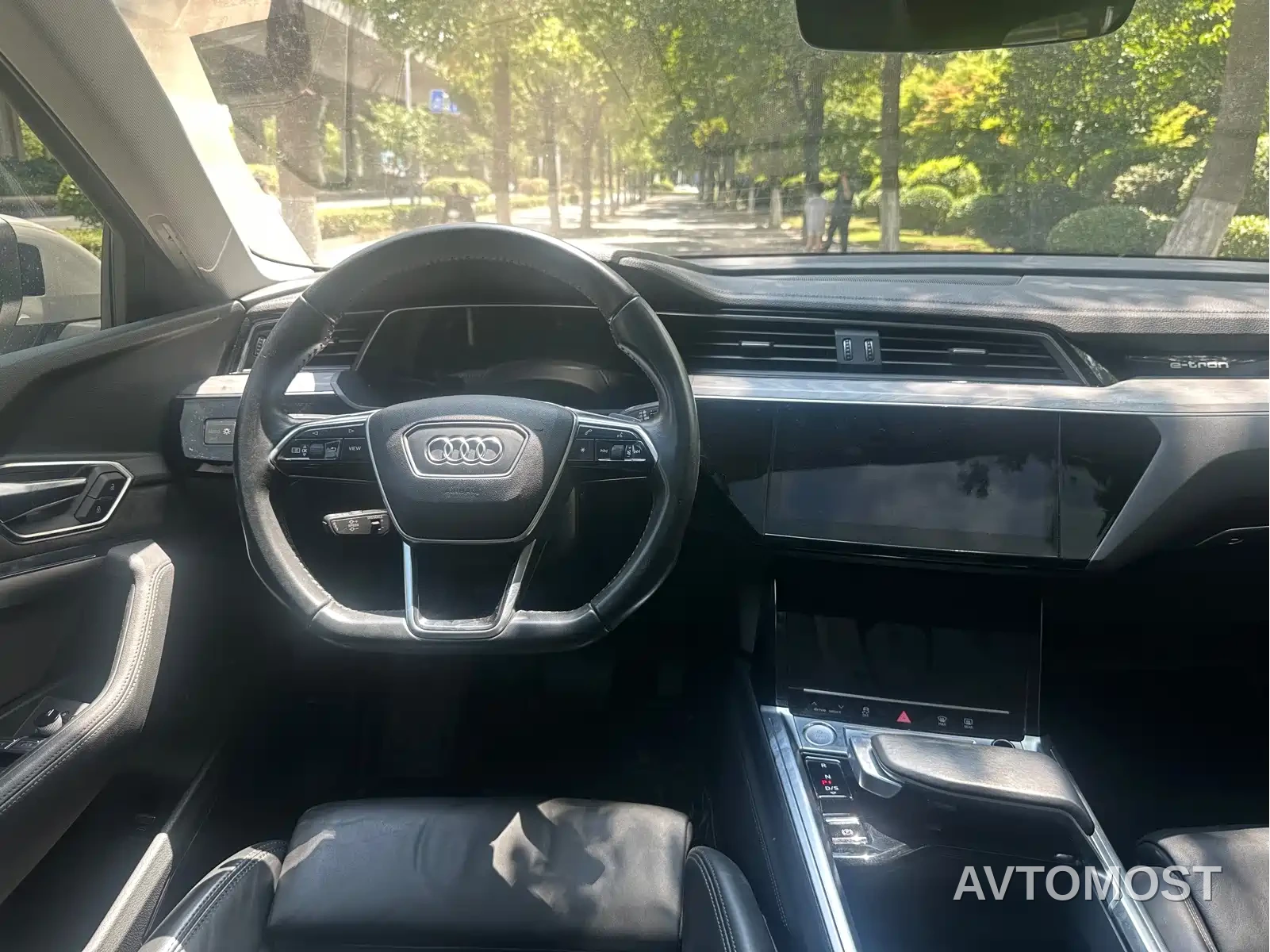 Audi e-tron (Import) 2019 55 quattro Exclusive — фото 14
