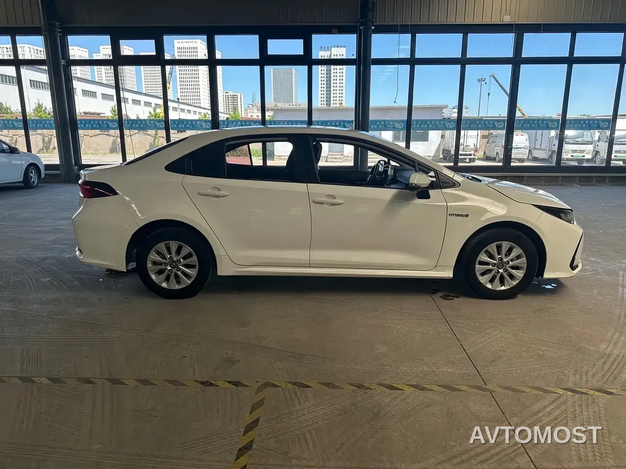 Toyota Corolla 2021 Hybrid 1.8L E-CVT Pioneer Edition — фото 4