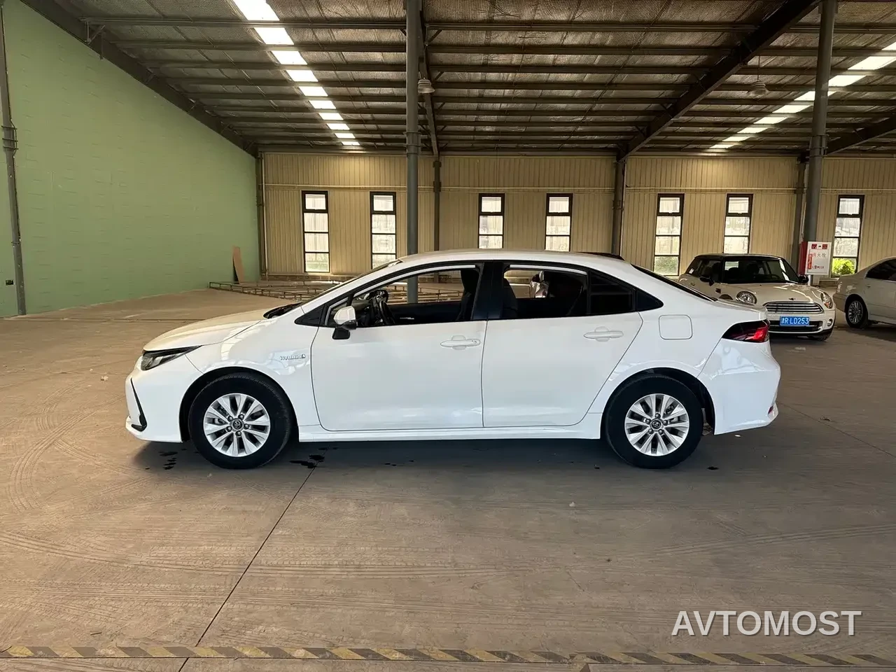 Toyota Corolla 2021 Hybrid 1.8L E-CVT Pioneer Edition — фото 8