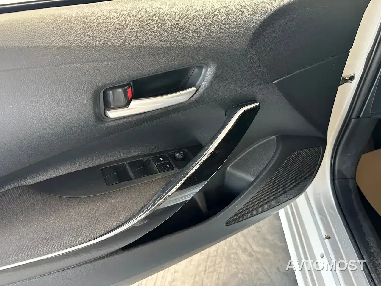 Toyota Corolla 2021 Hybrid 1.8L E-CVT Pioneer Edition — фото 13