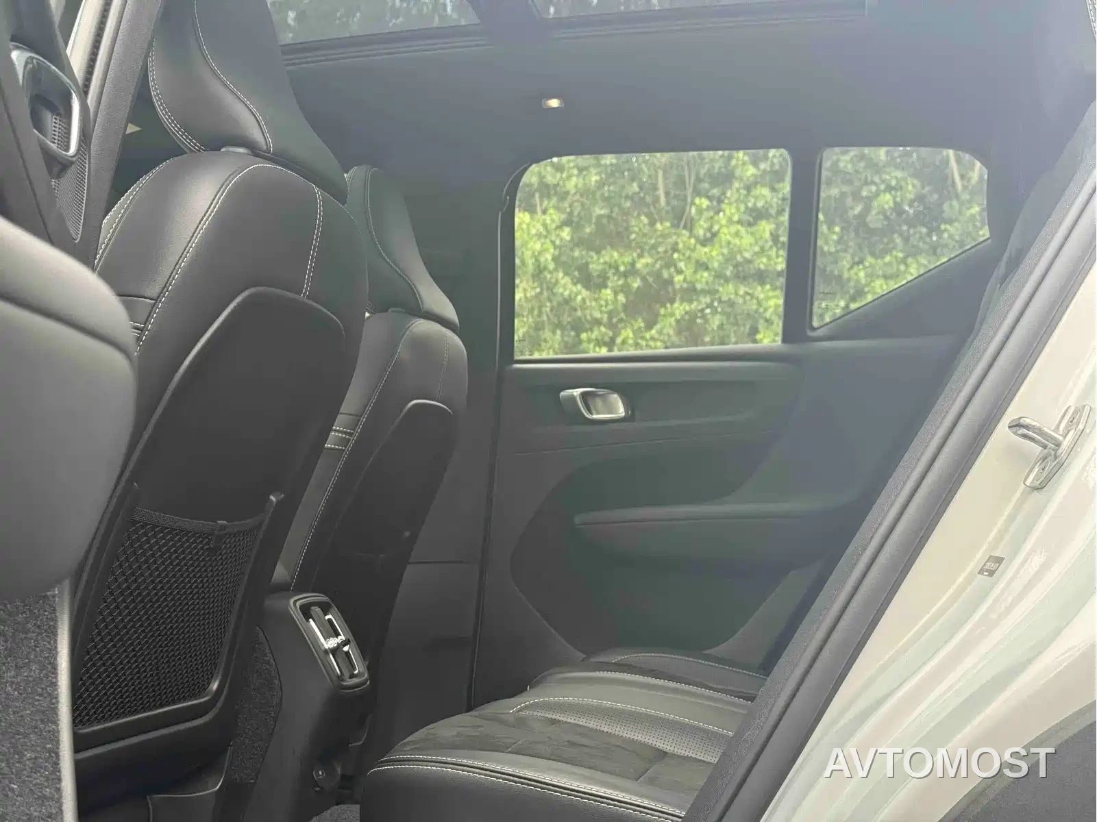 Volvo XC40 New Energy 2021 P8 EV AWD Elegant Sport — фото 5