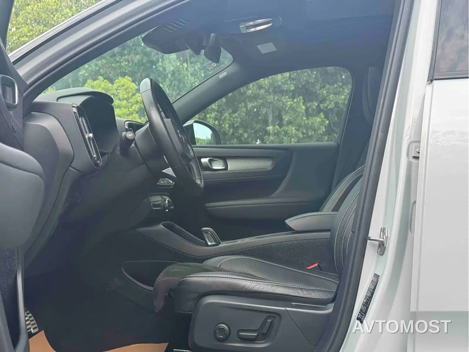 Volvo XC40 New Energy 2021 P8 EV AWD Elegant Sport — фото 6