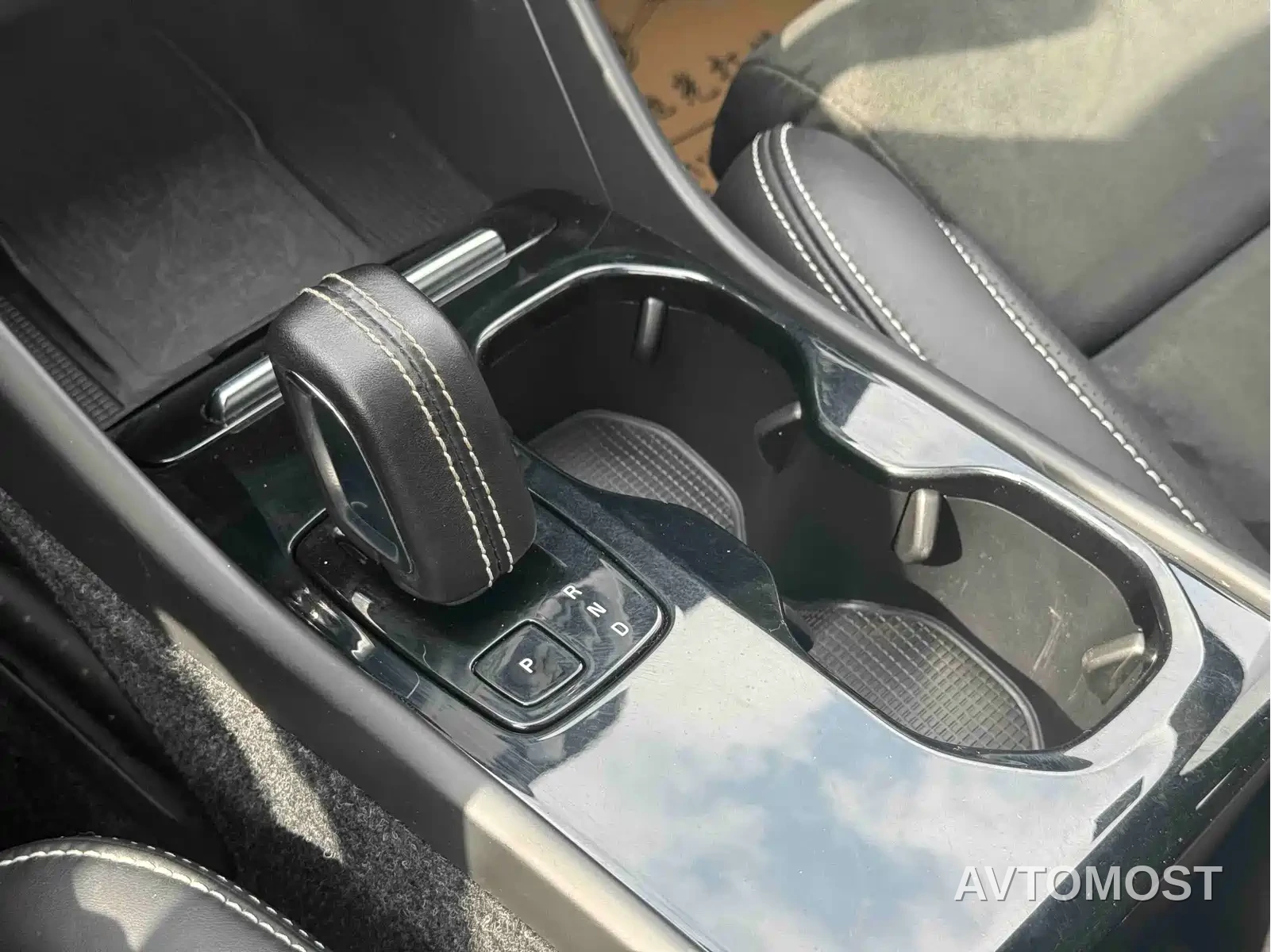 Volvo XC40 New Energy 2021 P8 EV AWD Elegant Sport — фото 9