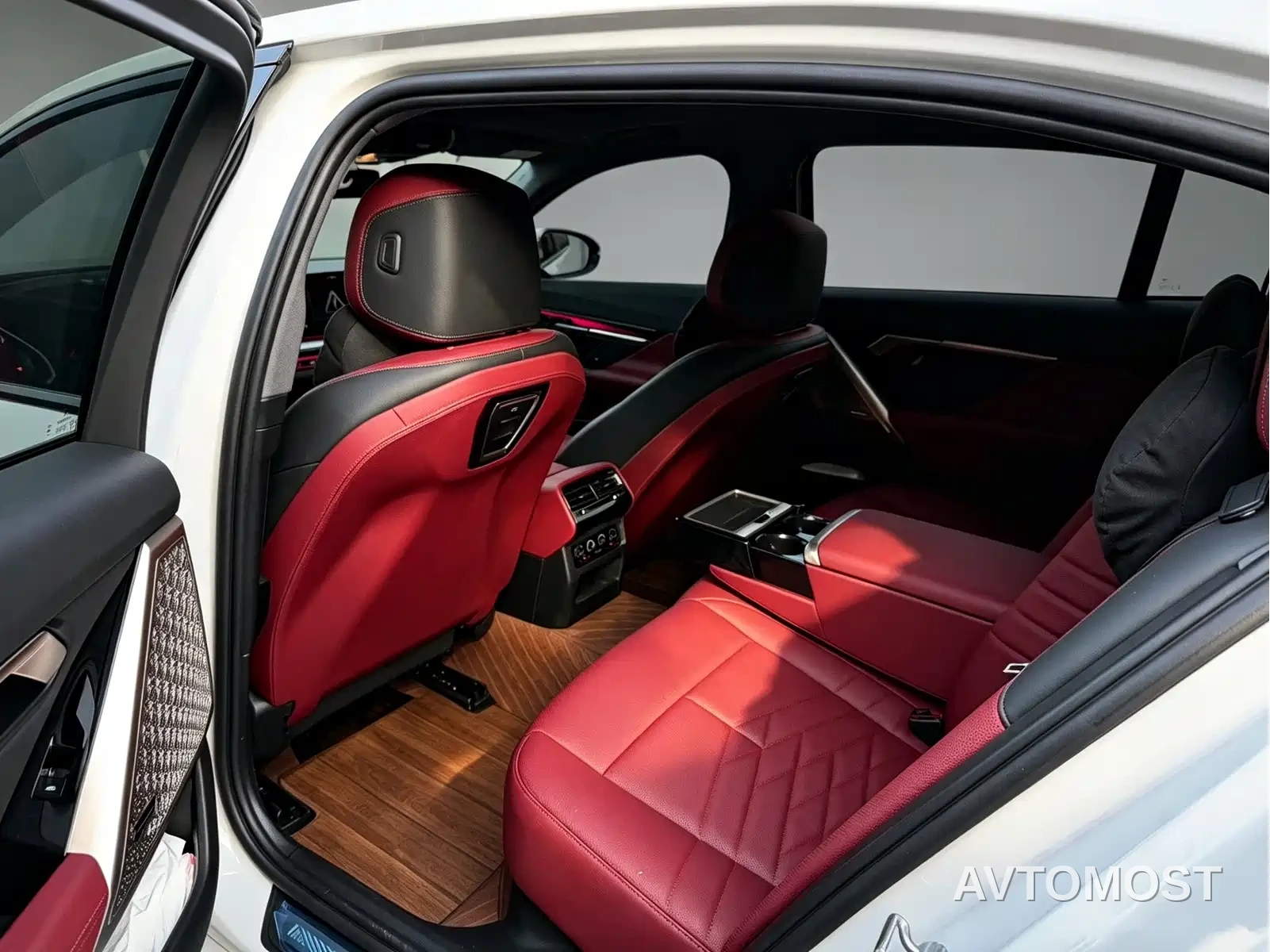 BMW 5 Series 2026 530Li Exclusive M Sport Package — фото 5