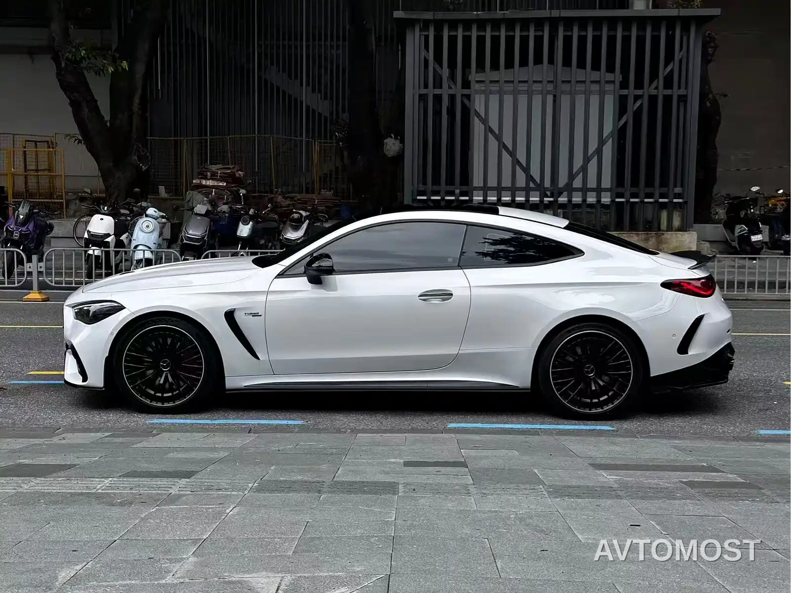 Mercedes-Benz Mercedes-AMG CLE 2025 AMG CLE 53 4MATIC+ Coupe — фото 3