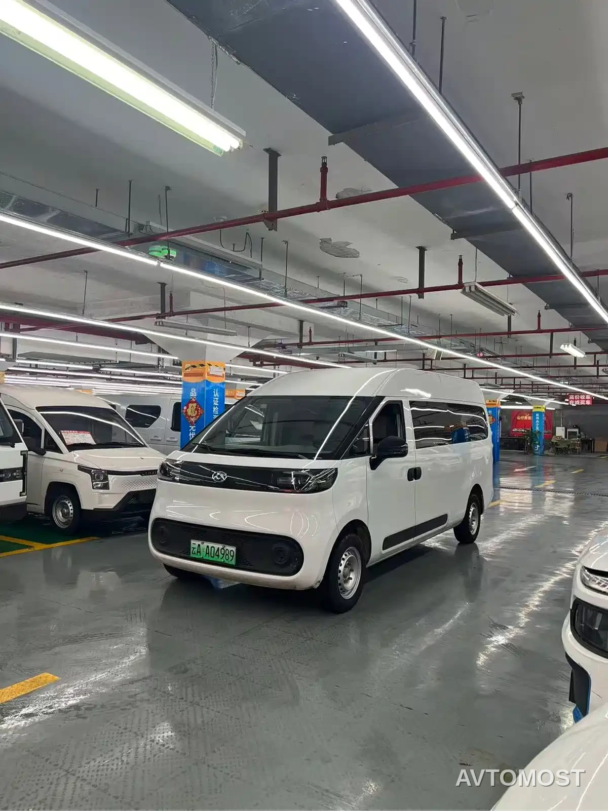 SAIC Maxus Dana V1 2025 Model V1+ Long Wheelbase High Roof Multi-Purpose Edition (62kWh) — фото 1