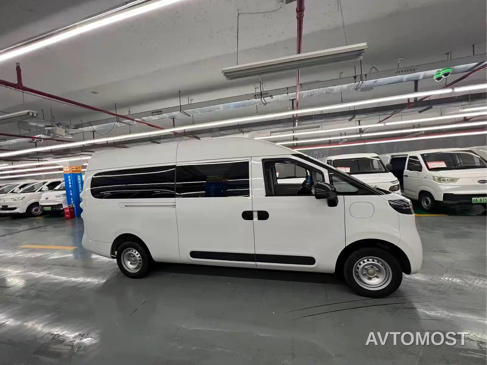 SAIC Maxus Dana V1 2025 Model V1+ Long Wheelbase High Roof Multi-Purpose Edition (62kWh) — фото 3