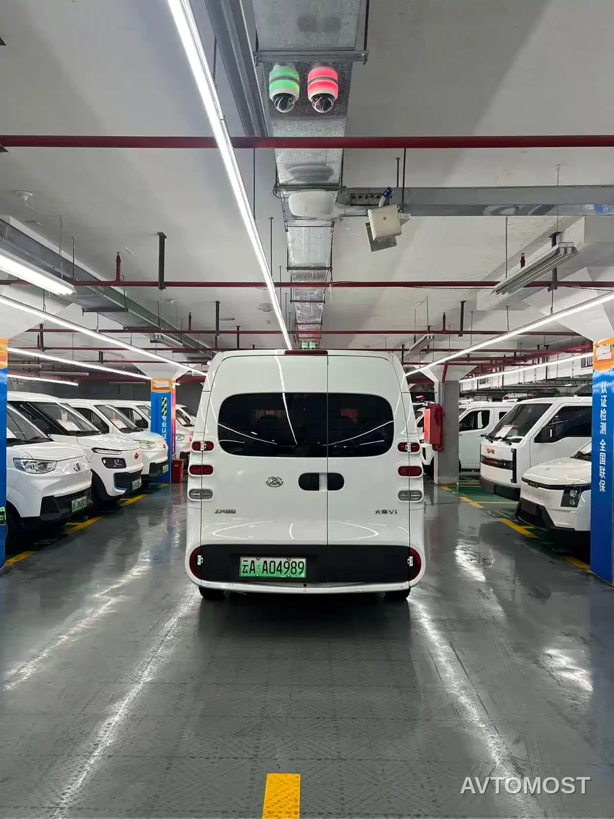 SAIC Maxus Dana V1 2025 Model V1+ Long Wheelbase High Roof Multi-Purpose Edition (62kWh) — фото 6
