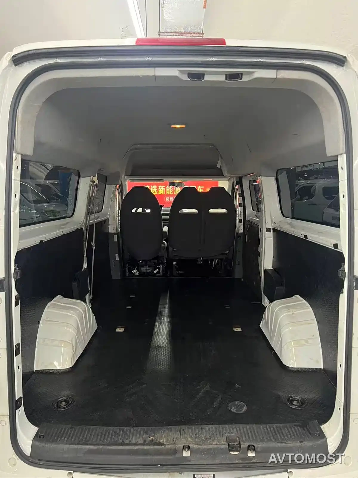 SAIC Maxus Dana V1 2025 Model V1+ Long Wheelbase High Roof Multi-Purpose Edition (62kWh) — фото 10