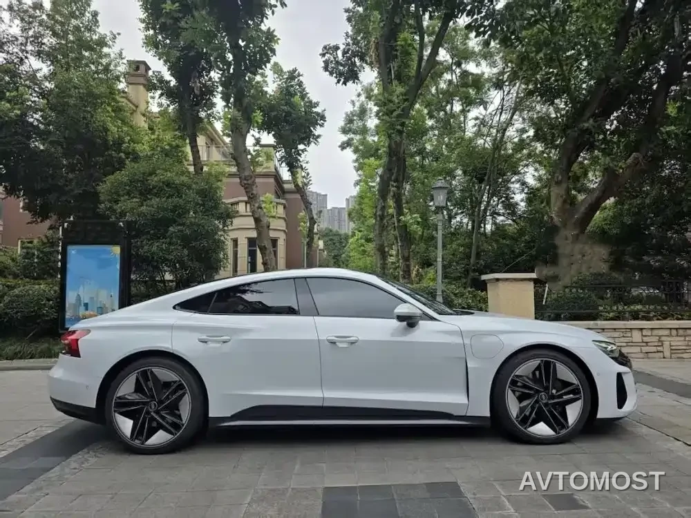 Audi e-tron GT 2023 Base Model — фото 12