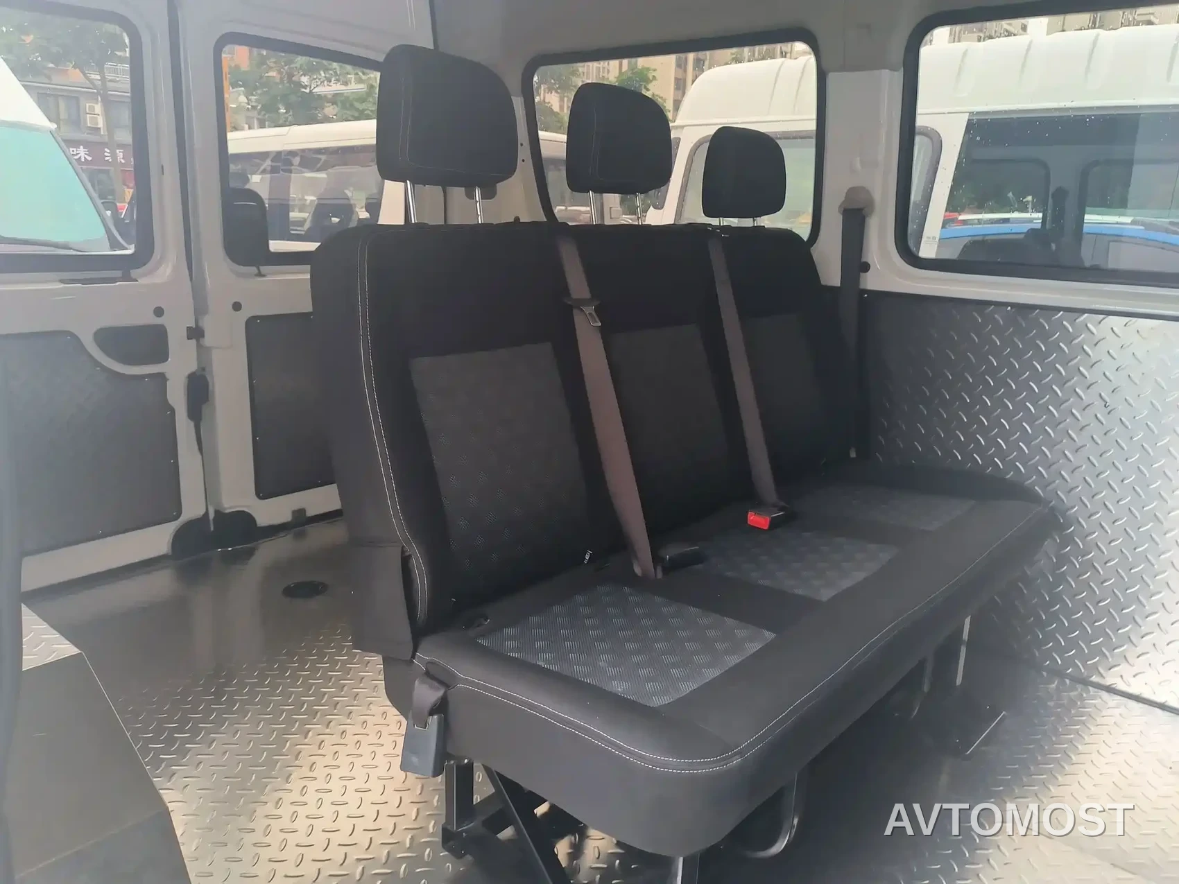 SAIC Maxus Xintu V80 2023 2.0T AMT Classic Aoyun Power Edition Short Wheelbase Medium Roof 5/6 Seats — фото 2