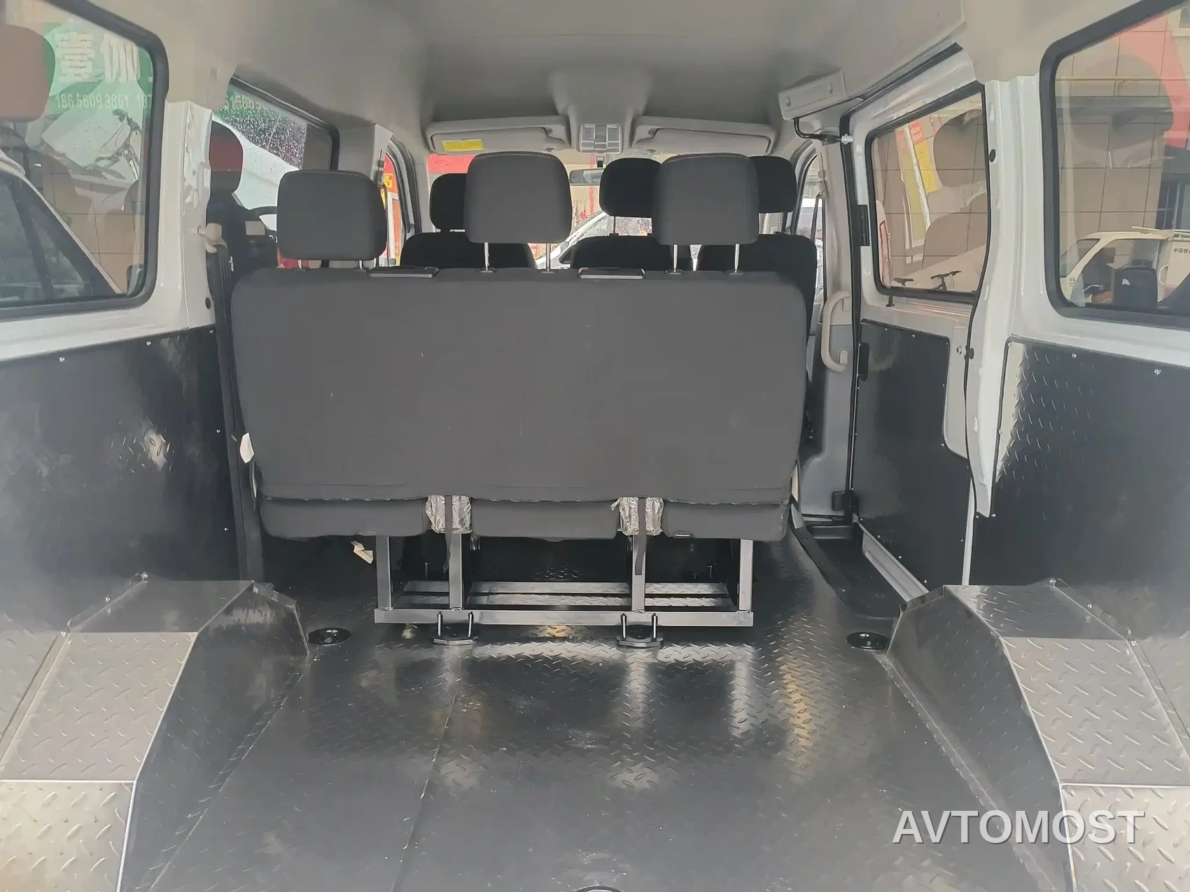 SAIC Maxus Xintu V80 2023 2.0T AMT Classic Aoyun Power Edition Short Wheelbase Medium Roof 5/6 Seats — фото 4